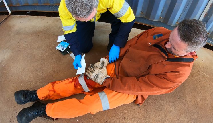 First aid training course in Perth and Darwin teaches students how to aid cuts